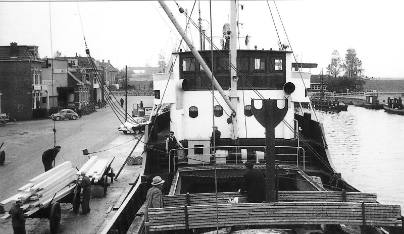 Eemskanaal hout lossen 2.jpg